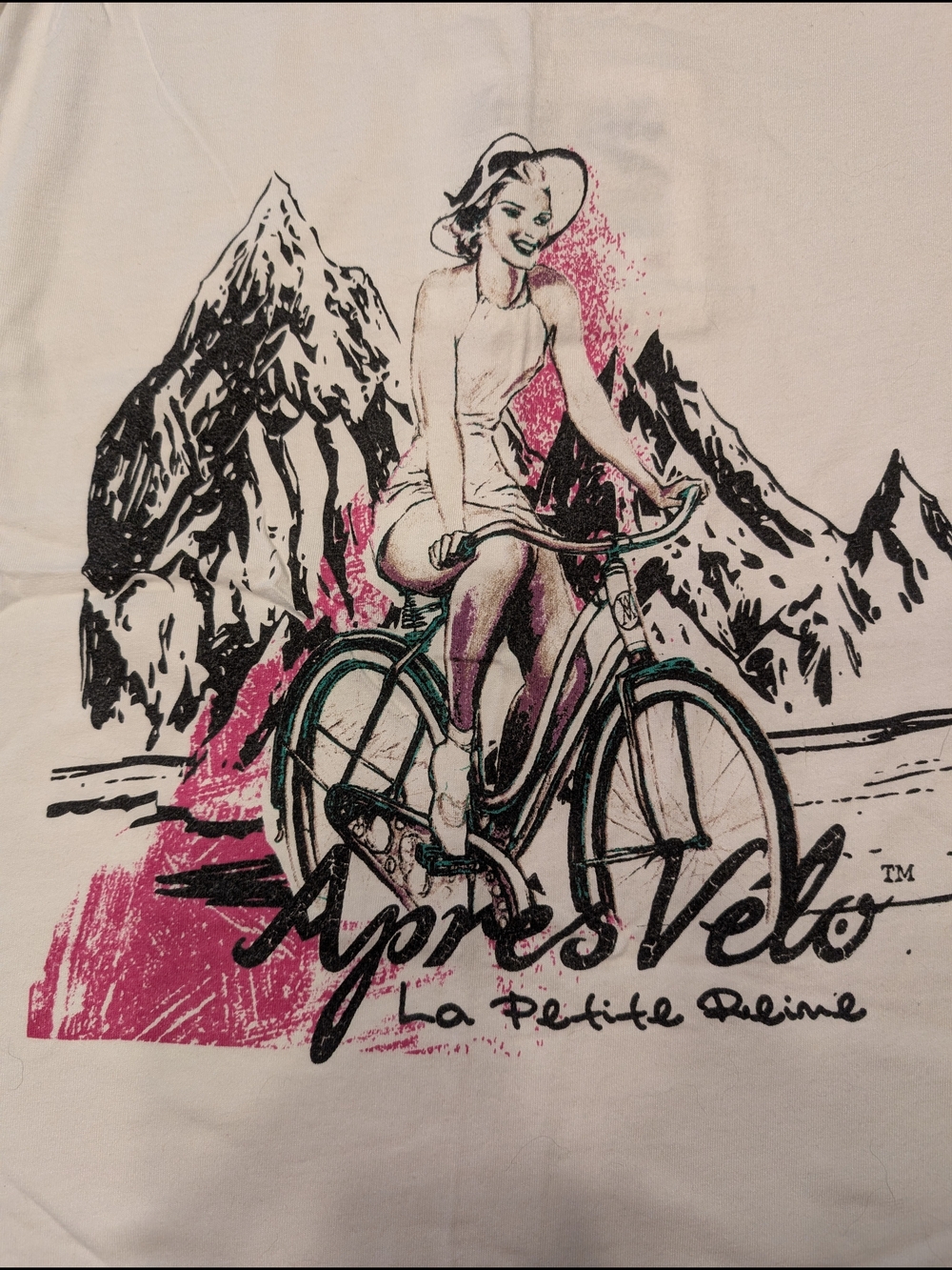 Après Vélo Graphic White Tank Top with Pink Accents